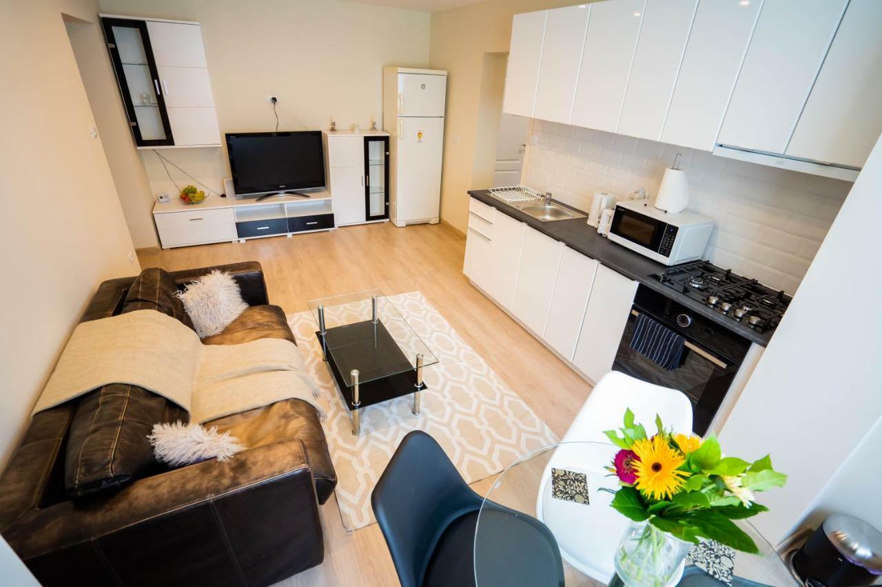 Cris Apartament Suceava Exterior foto